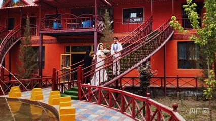 新疆拍婚纱照的地方(新疆婚纱拍摄)